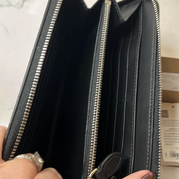 NWT Burberry Black Elmore Leather Zip Around Wallet - Picture 4 of 14